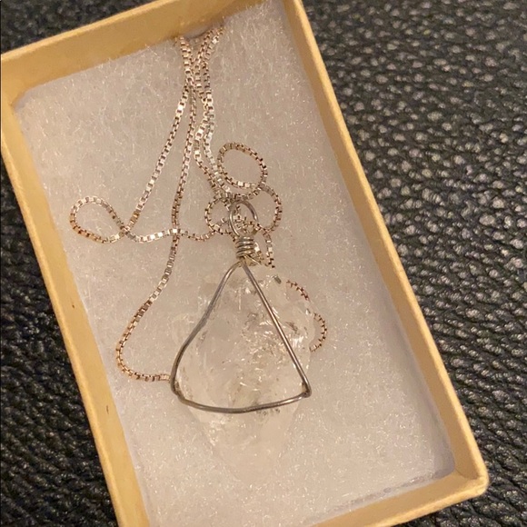 NWOT Beautiful Crystal With Silver Chain - Picture 6 of 6